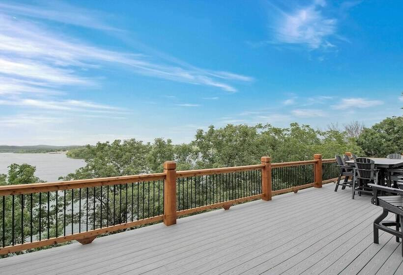 Lavish Retreat W/ Decks, Steps To Table Rock Lake!