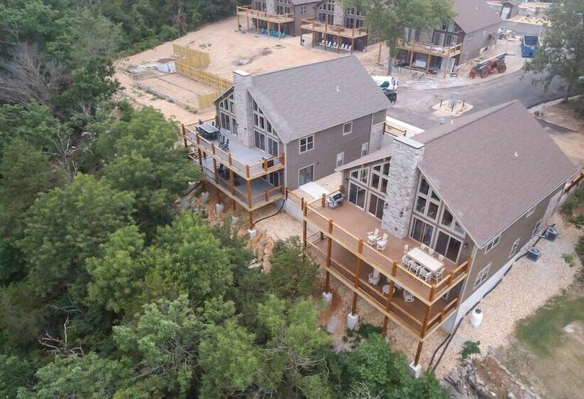 Lavish Retreat W/ Decks, Steps To Table Rock Lake!