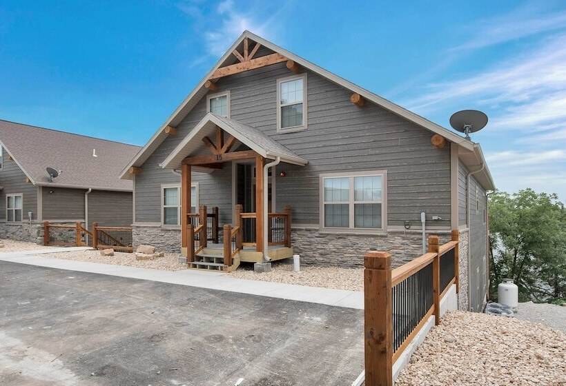 Lavish Retreat W/ Decks, Steps To Table Rock Lake!
