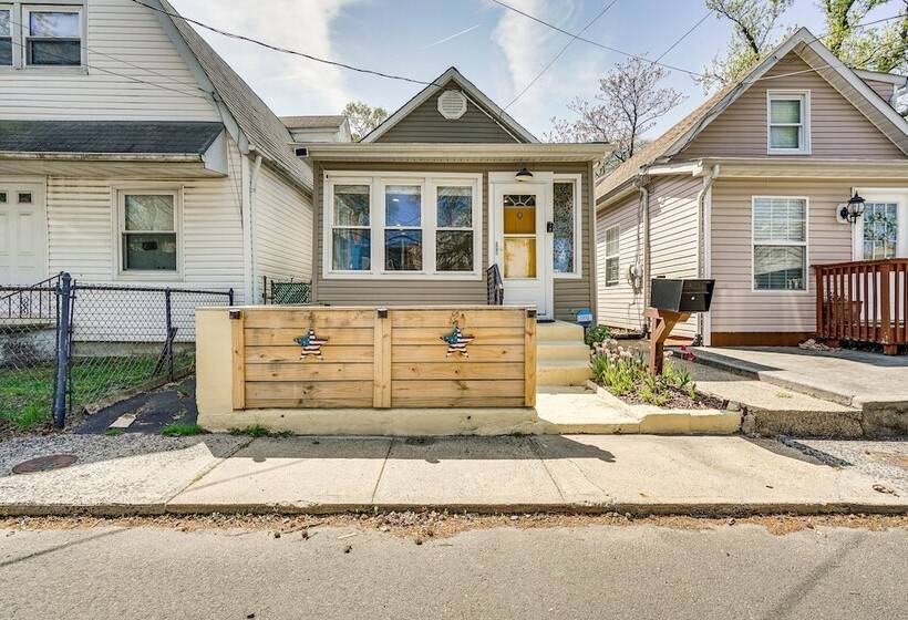New Jersey Abode   Near Theme Parks, Walk To Beach
