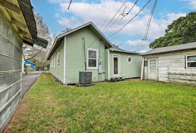 Pet Friendly Home W/ Yard: 3 Mi To Dtwn Houston!