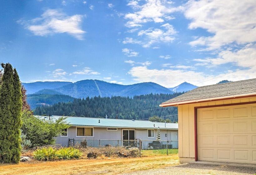 Quaint Kellogg Home W/ Deck & Mountain Views!
