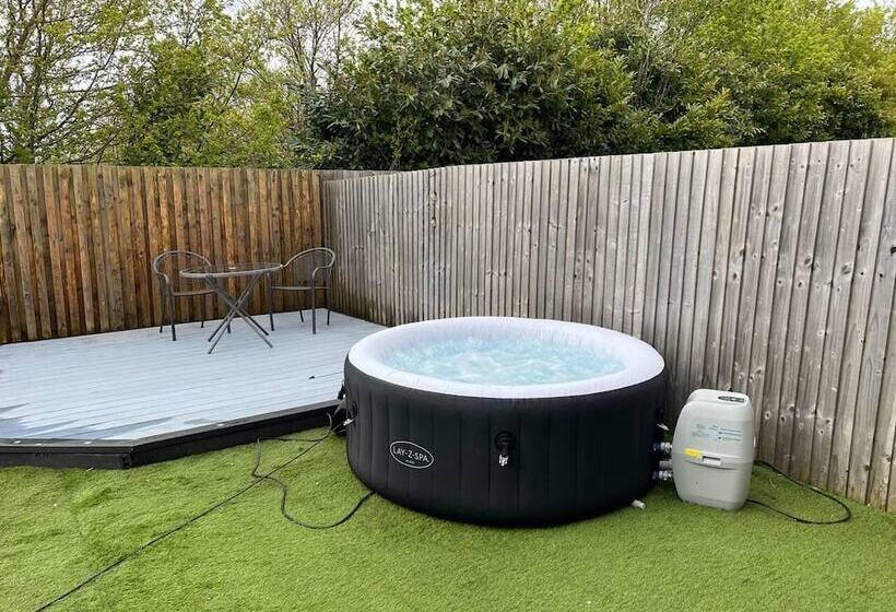 إقامة Remarkable 3 Bed House In Wirral