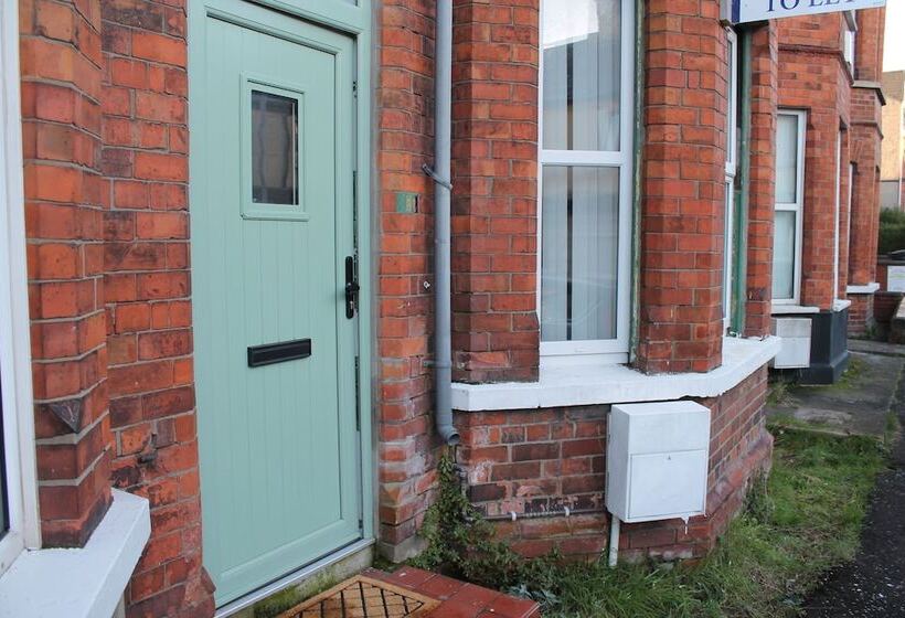 דירת נופש Stunning 4 Bed House In Belfast