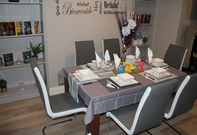 דירת נופש Stunning 4 Bed House In Belfast