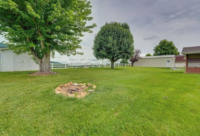 Serene Johnson City Home W/ Mountain Views