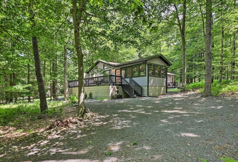 Sweetfern  Gouldsboro Cabin: Deck + Lake Access