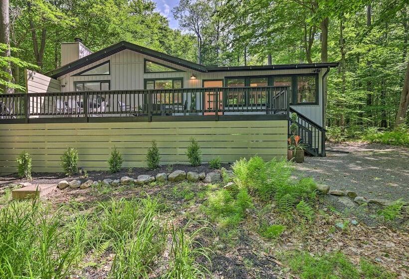 Sweetfern  Gouldsboro Cabin: Deck + Lake Access