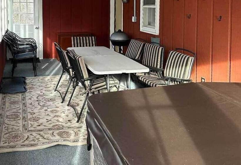 Quiet Tobyhanna Home With Hot Tub And Deck!