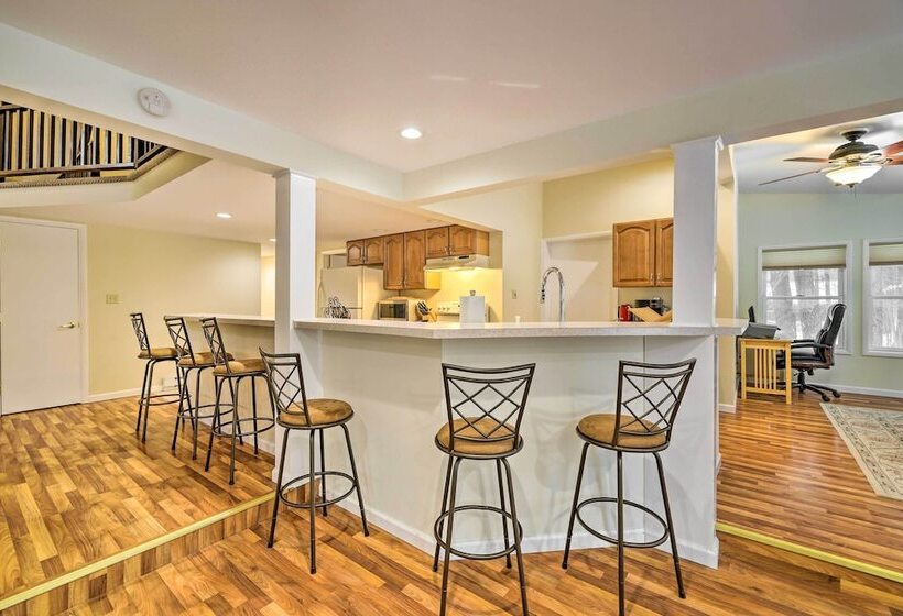 Quiet Tobyhanna Home With Hot Tub And Deck!