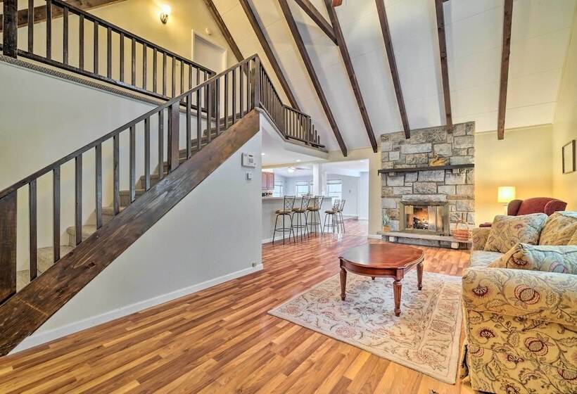 Quiet Tobyhanna Home With Hot Tub And Deck!