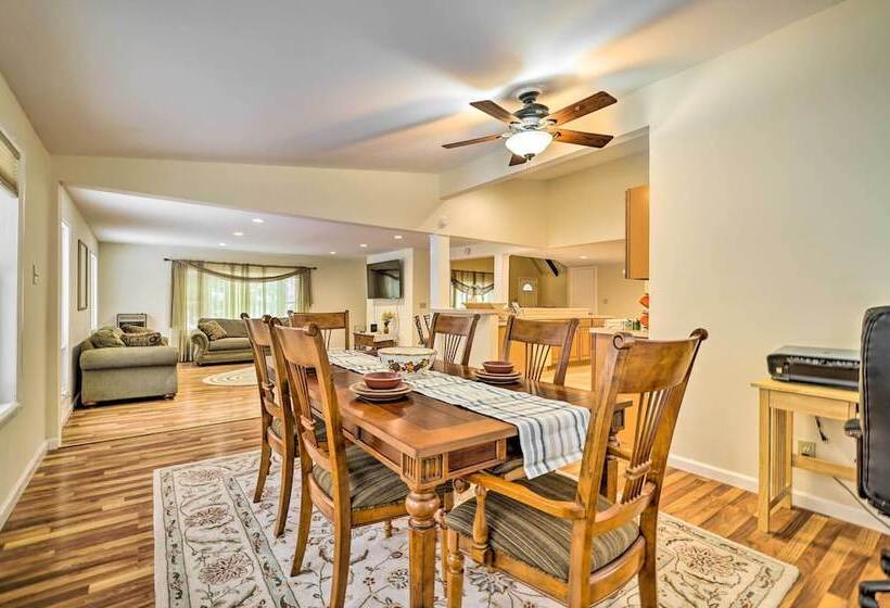 Quiet Tobyhanna Home With Hot Tub And Deck!