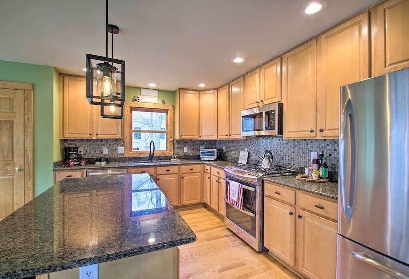 Wintergreen Resort Cabin: Near The Slopes!