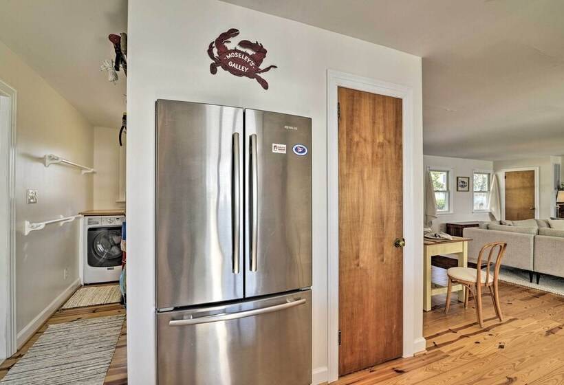 Bayside Deltaville Retreat W/ Beach & Bay Views!