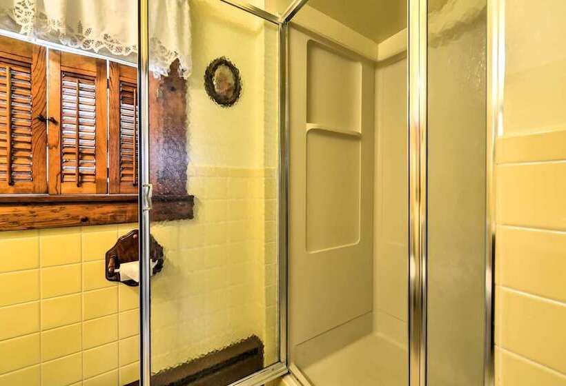 Breezy Ship Bottom House W/ Yard + Beach Access!