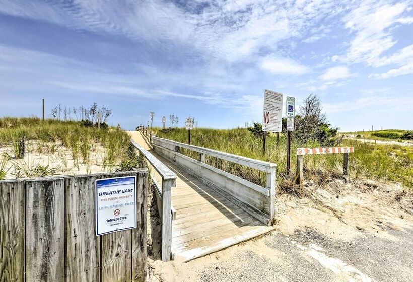 Breezy Ship Bottom House W/ Yard + Beach Access!