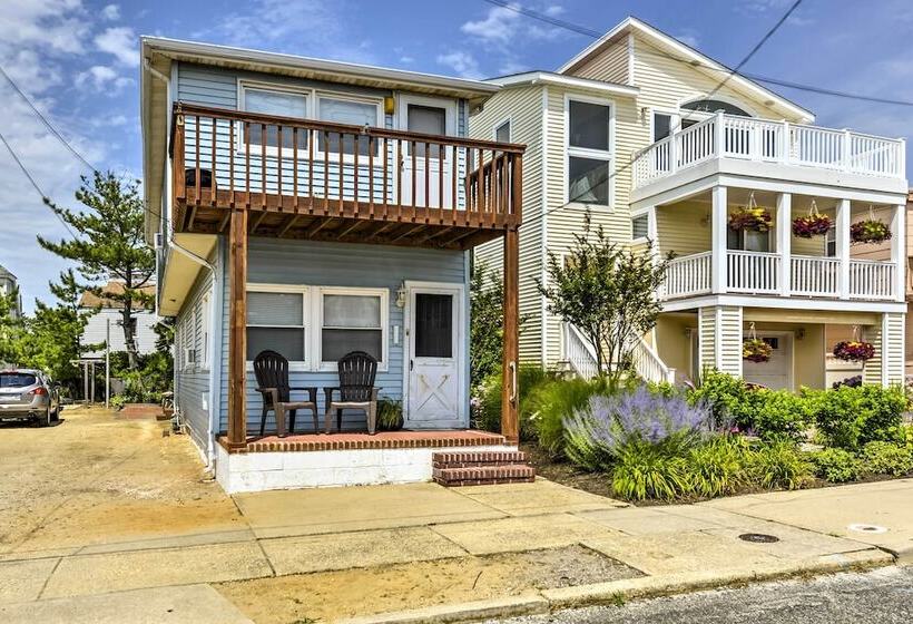 Breezy Ship Bottom House W/ Yard + Beach Access!