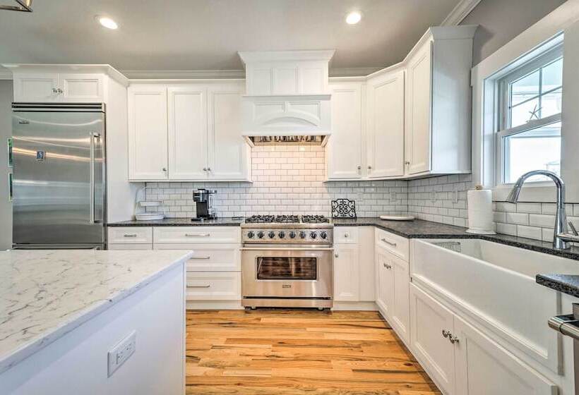 Bright Coastal Abode With Porch & Beach Access!