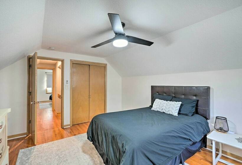 Cedar Rapids Home ~ 3 Mi To Dtwn!