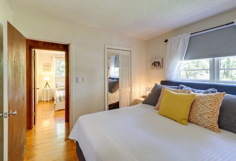 Charming Canalfront Retreat W/ Double Boat Slip!