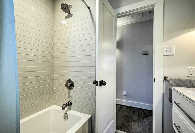 Charming Carrboro Home   Walk To Downtown!