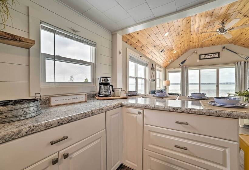 Charming Modern Cottage On Houghton Lake!