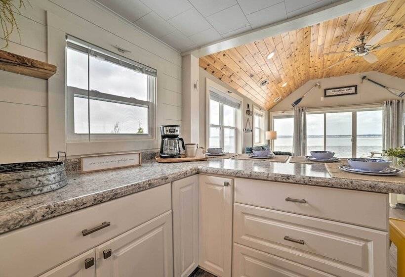 Charming Modern Cottage On Houghton Lake!