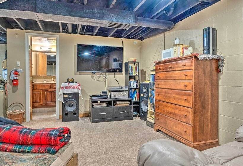 Riverside Cabin W/ 3 Decks In North Vernon!