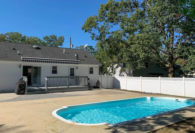 Charming Somers Point House W/ Private Pool!