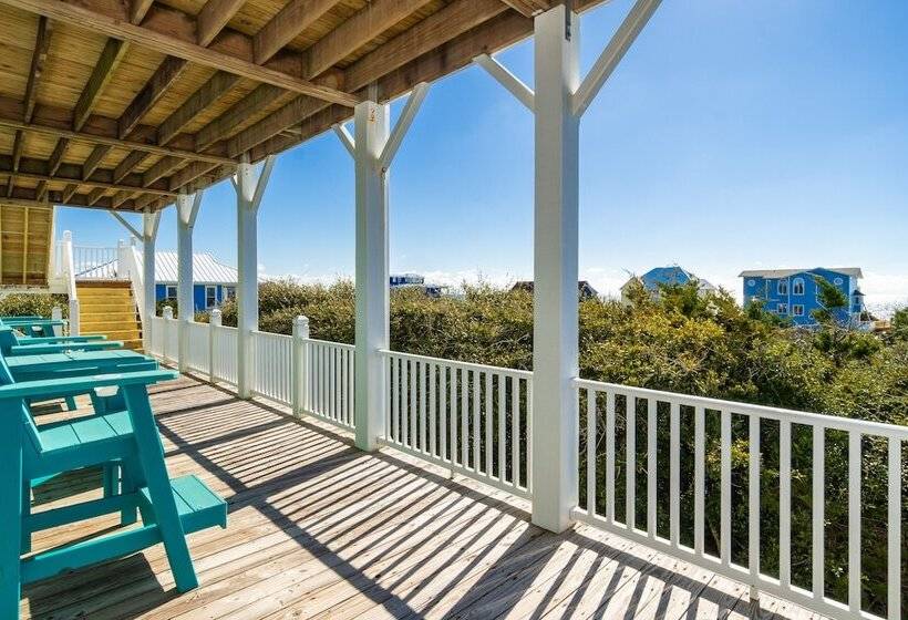 Coastal Vista    Walk To Emerald Isle Beach!