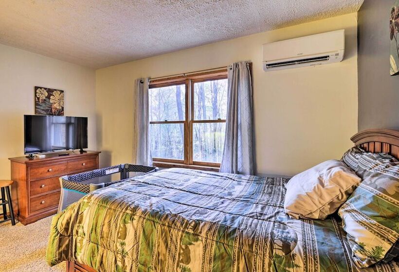 Cozy Alpine Lake Cabin W/ Pool & Lake Access!