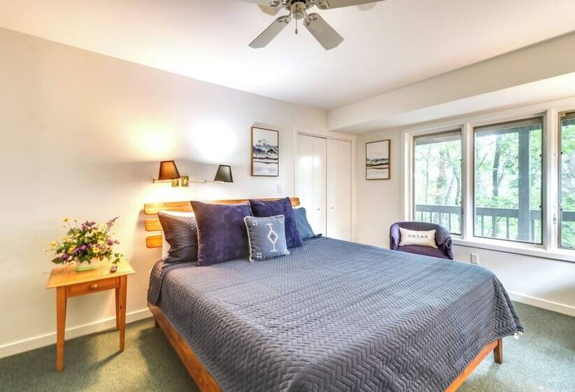 Cozy Getaway In Wintergreen Resort: Deck & Hot Tub