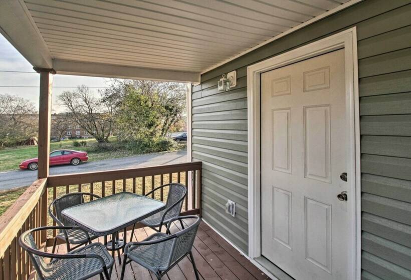 Cozy Home W/ Grill: 1 Block To Longwood Univ!