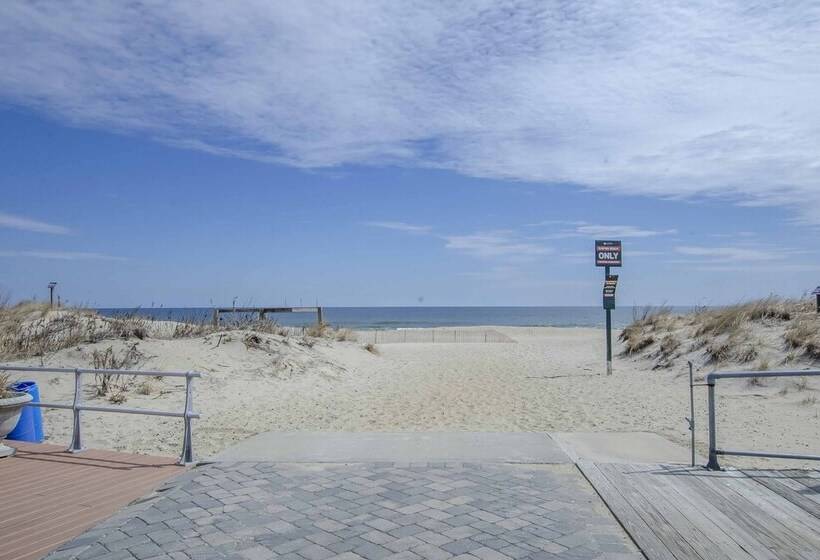 Cozy Ocean Grove Beach Retreat: Walk To The Coast!