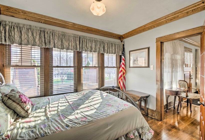 Damascus Home W/fire Pit & Views, Walk To Shops!