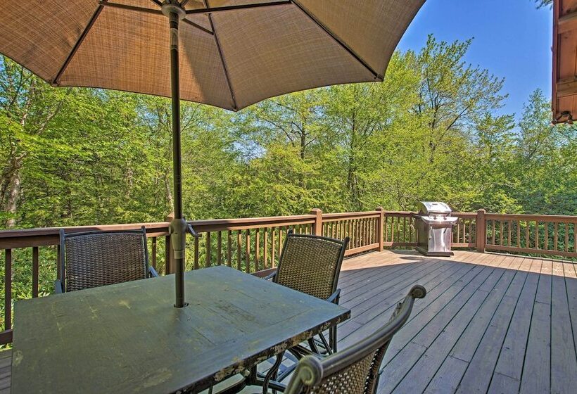 Fire Pit & Hot Tub: Poconos Family Cabin!