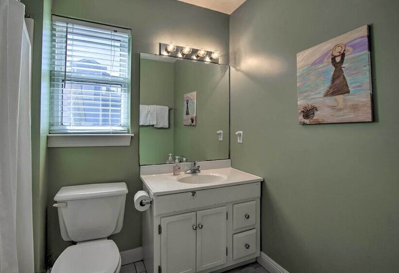 Family Friendly Home W/ Pool, Easy Walk To Beach!