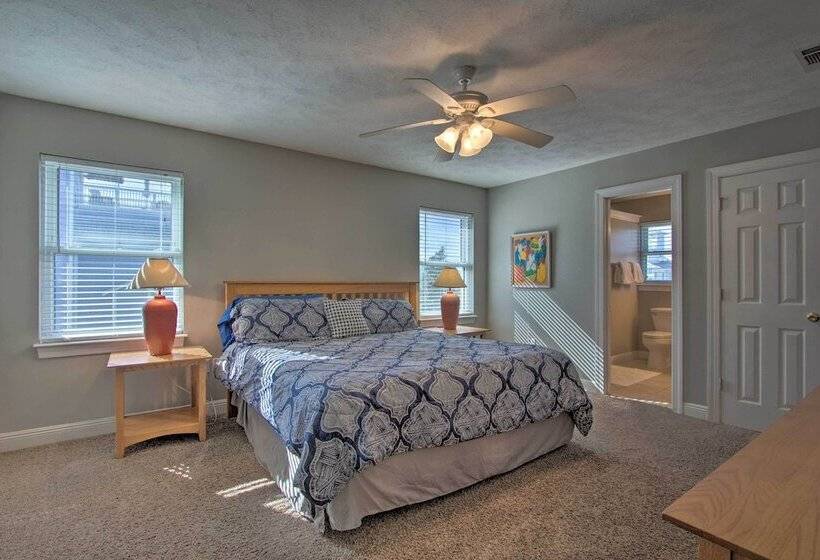 Family Friendly Home W/ Pool, Easy Walk To Beach!