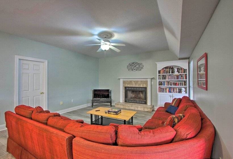 Family Friendly Home W/ Pool, Easy Walk To Beach!