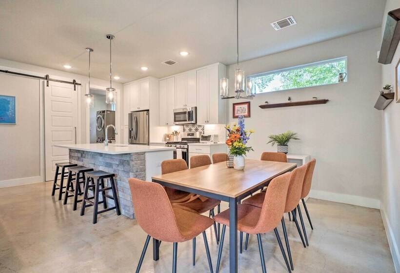 Gorgeous Georgetown Home, Walk To The Square!