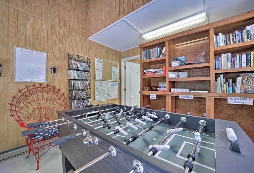 Gorgeous Home W/ Fireplace < 6 Mi To Downtown