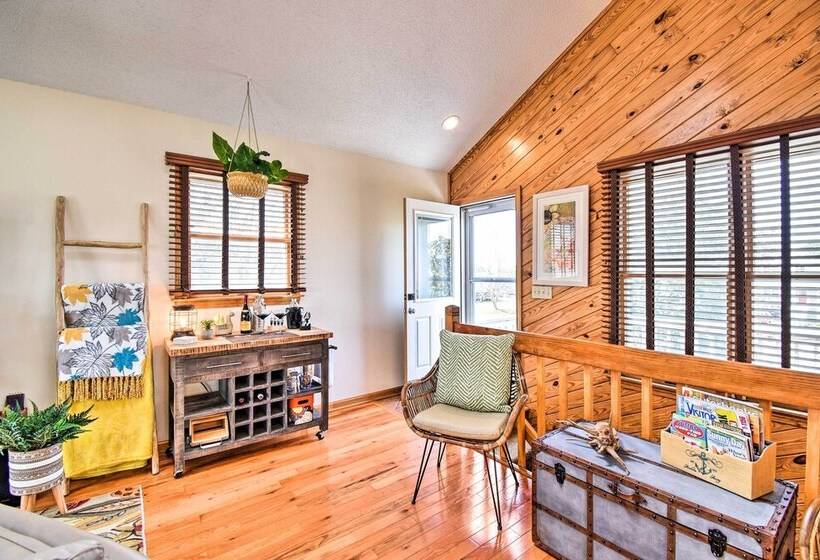 High End Canalfront Paradise W/ Dock & Kayaks!