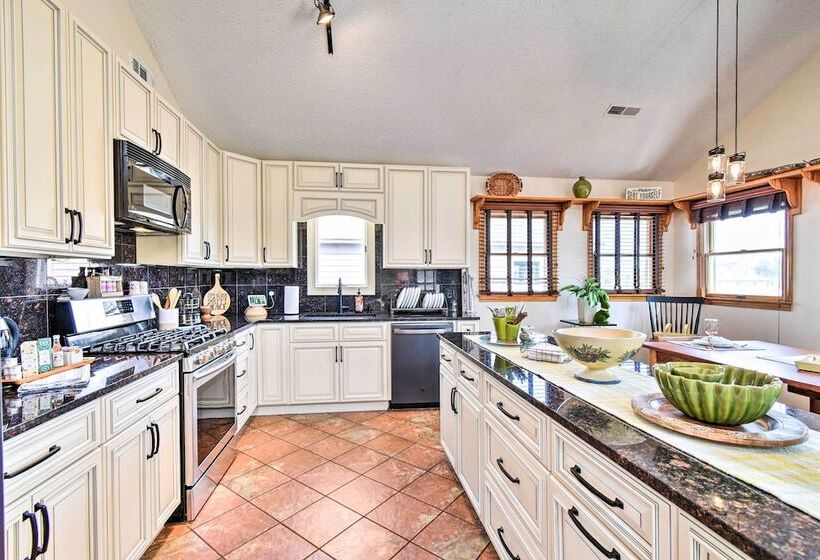 High End Canalfront Paradise W/ Dock & Kayaks!
