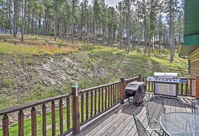 Black Hills Cabin: Hot Tub, Fishing Pond & Deck