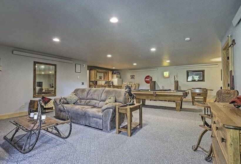 Black Hills Cabin: Hot Tub, Fishing Pond & Deck