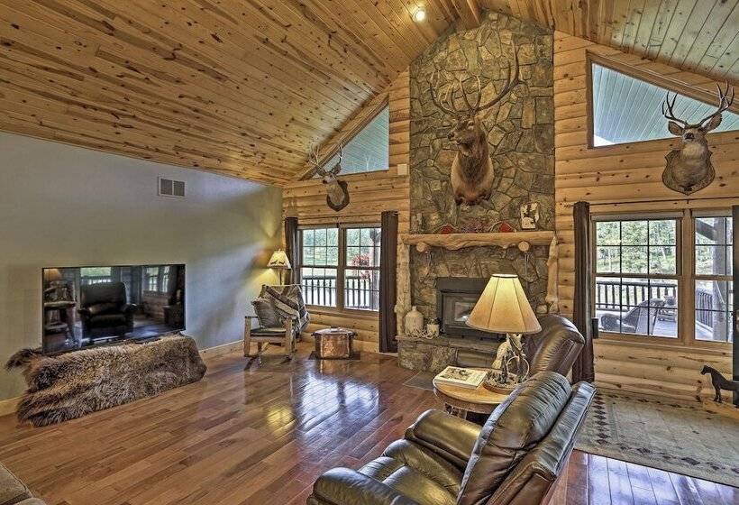 Black Hills Cabin: Hot Tub, Fishing Pond & Deck