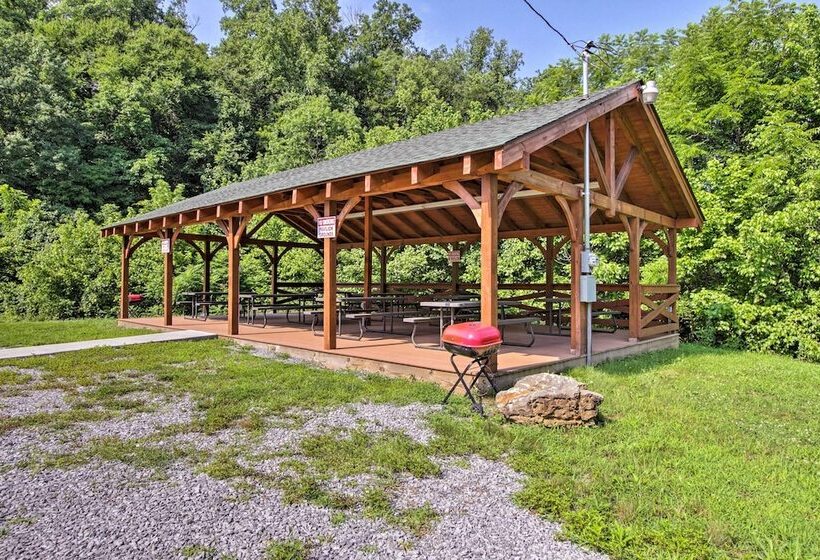 Homey Sevierville Cabin W/ Deck Near Pigeon Forge!