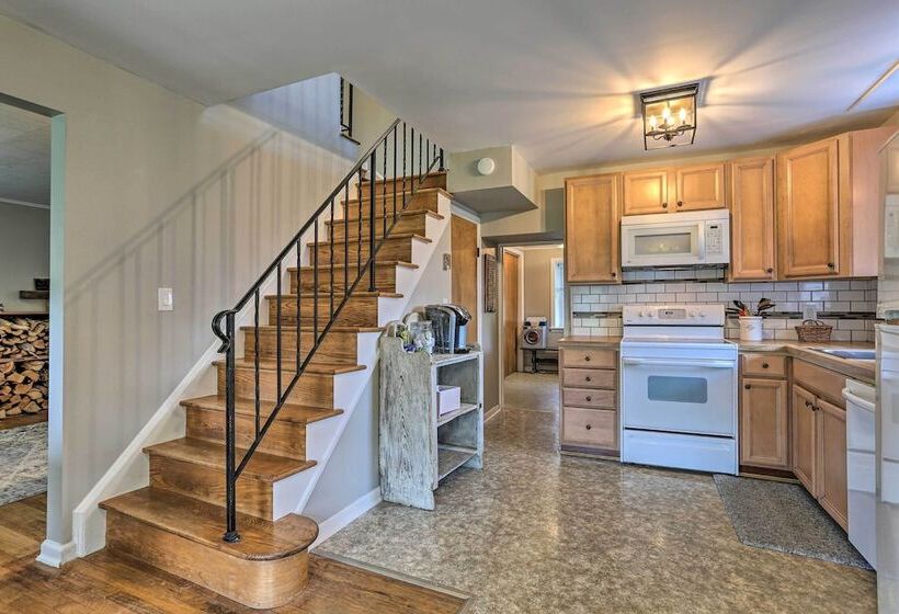 Idyllic Hellertown Cottage W/ Patio & Fire Pit!