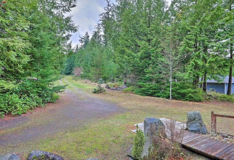 Lopez Island Hideaway W/ Coastal Views + Deck!