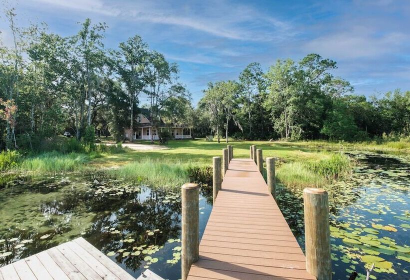 Lovely Hawthorne Home W/ Private Boat Dock!